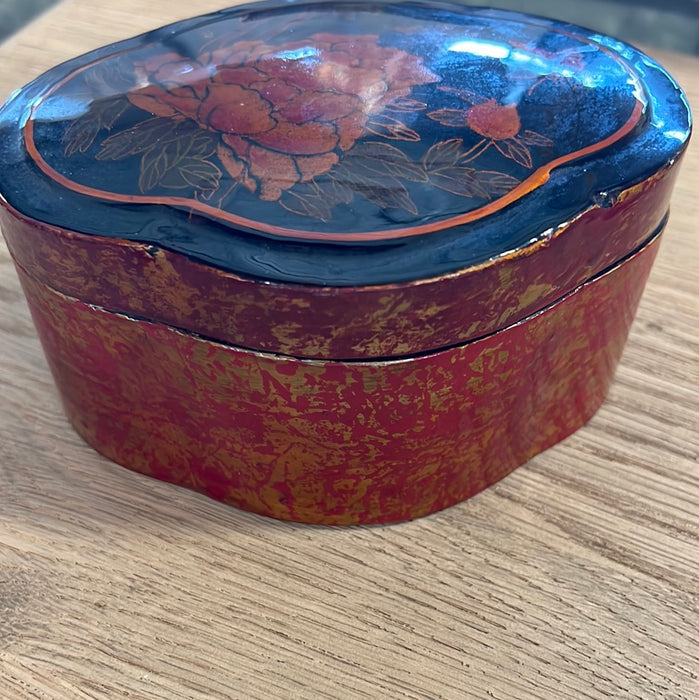 RED GOLD AND BLACK LACQUERED BOX WITH FLOWER AND BUTTERFLIES
