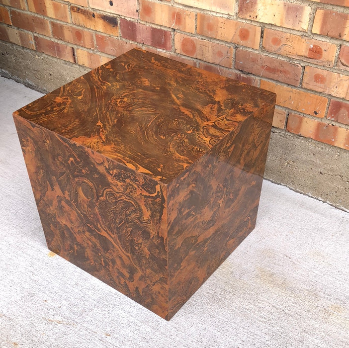 SMALL MID-CENTURY CUBE