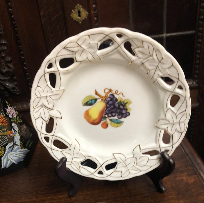 RETICULATED FRUIT PLATE - EACH