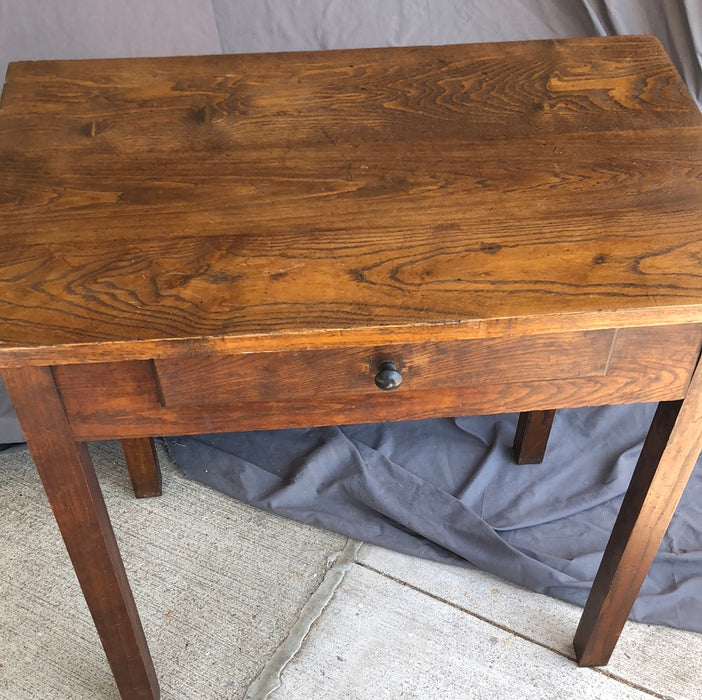 SMALL OAK SIDE TABLE WITH DRAWER