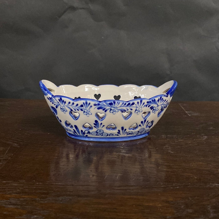 SMALL DELFT LATTICE WORK BASKET WITH WINDMILL