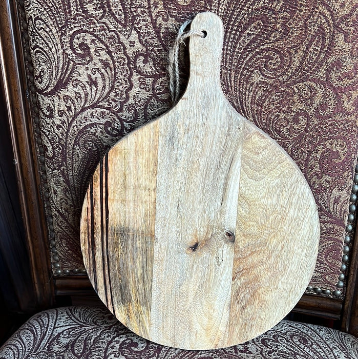 SMALL ROUND CUTTING BOARD - NOT OLD