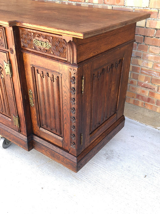 GOTHIC OAK ALTAR WITH LINENFOLD