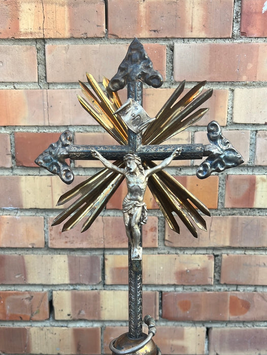 METAL STANDING CRUCIFX