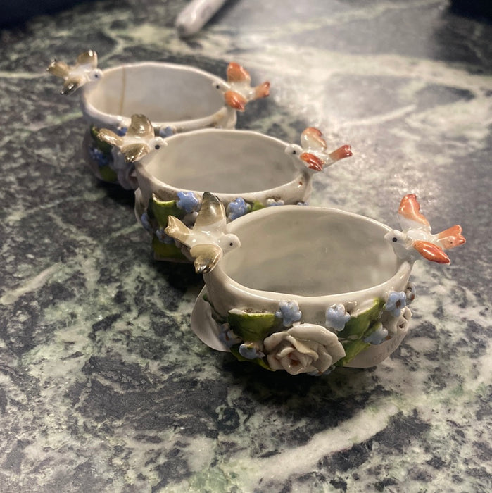 MINI FLORAL CERAMIC BASKET WITH BIRDS - EACH