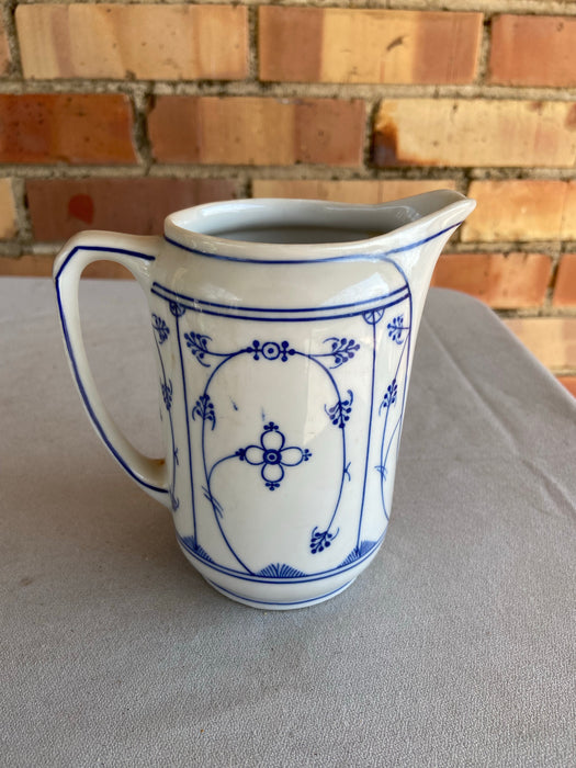 DELICATE DESIGN DUTCH BLUE AND WHITE PITCHER