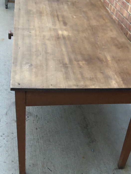 PEGGED 19TH CENTURY TAPER LEG FARMHOUSE TABLE WITH DRAWER