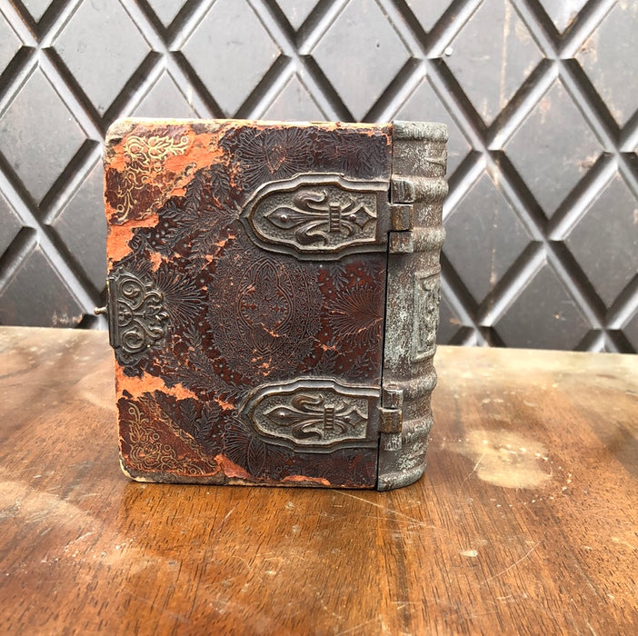 SMALL BOOK BOX