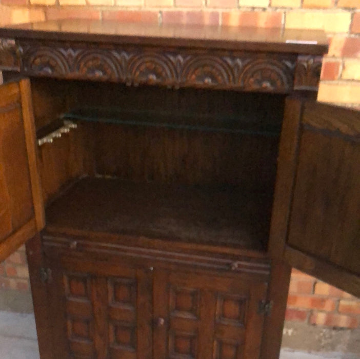 SPANISH BAROUE OAK BAR CABINET