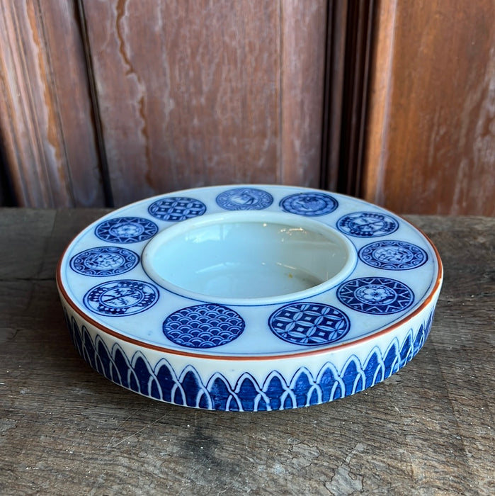 ROUND CHINESE BLUE AND WHITE PORCELAIN LOW PLANTER