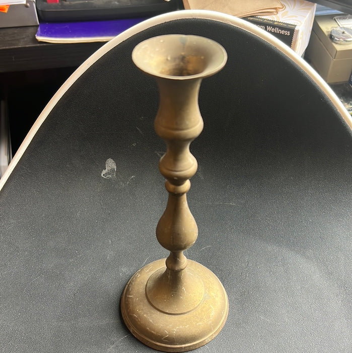 MEDIUM SIZED BRASS CANDLESTICK