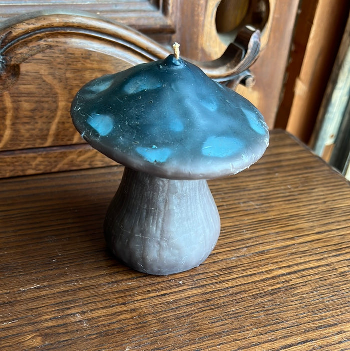 VINTAGE MUSHROOM SHAPED CANDLE