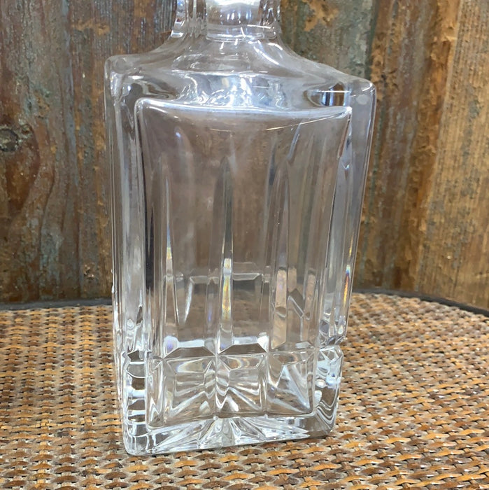 SQUARE CUT CRYSTAL DECANTER WITH ROUND STOPPER