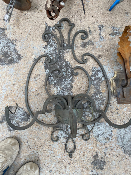 SCROLLY IRON 3-ARM SCONCE