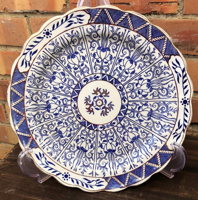 LARGE BLUE AND WHITE WILTON LILY PLATE