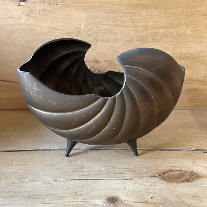 BRASS SHELL SHAPED PLANTER WITH 3 FEET