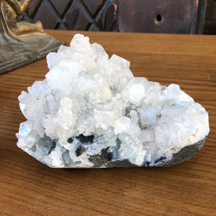 MEDIUM QUARTZ GEODE