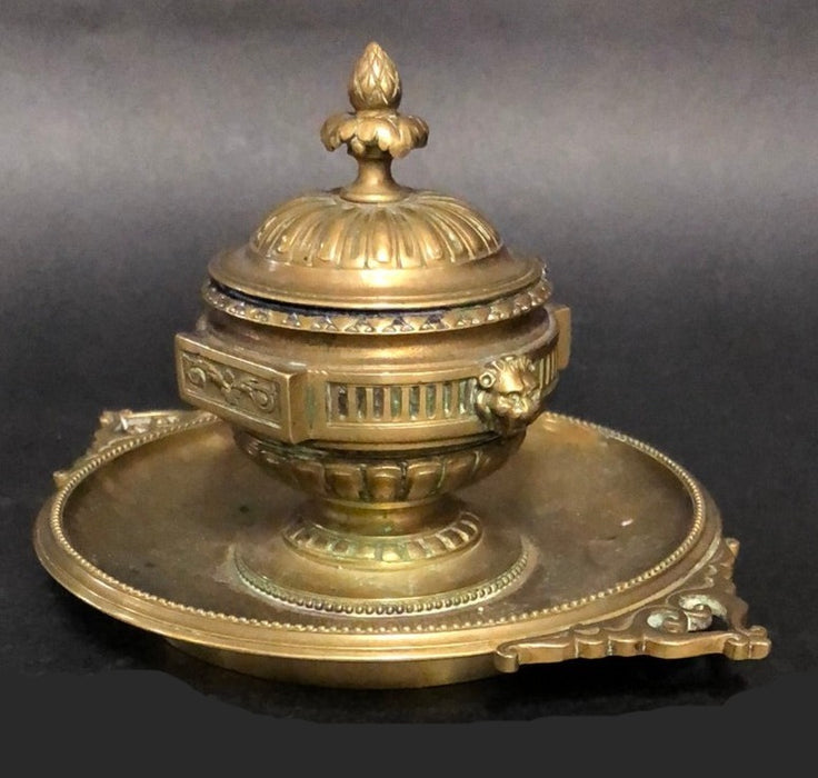 ROUND BRONZE INKWELL WITH LION