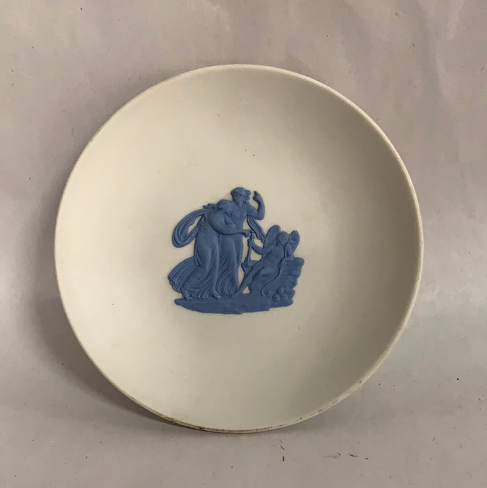 SMALL WHITE WEDGWOOD JASPERWARE DISH