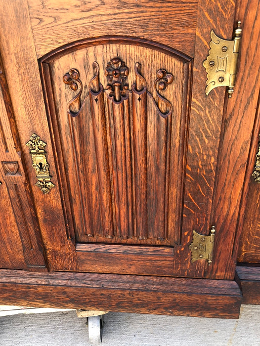 GOTHIC OAK ALTAR WITH LINENFOLD
