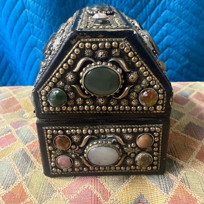 STONE ENCRUSTED DOMED BOX