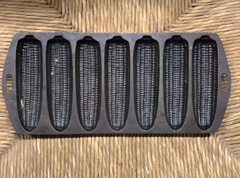 CAST IRON CORN BREAD PAN