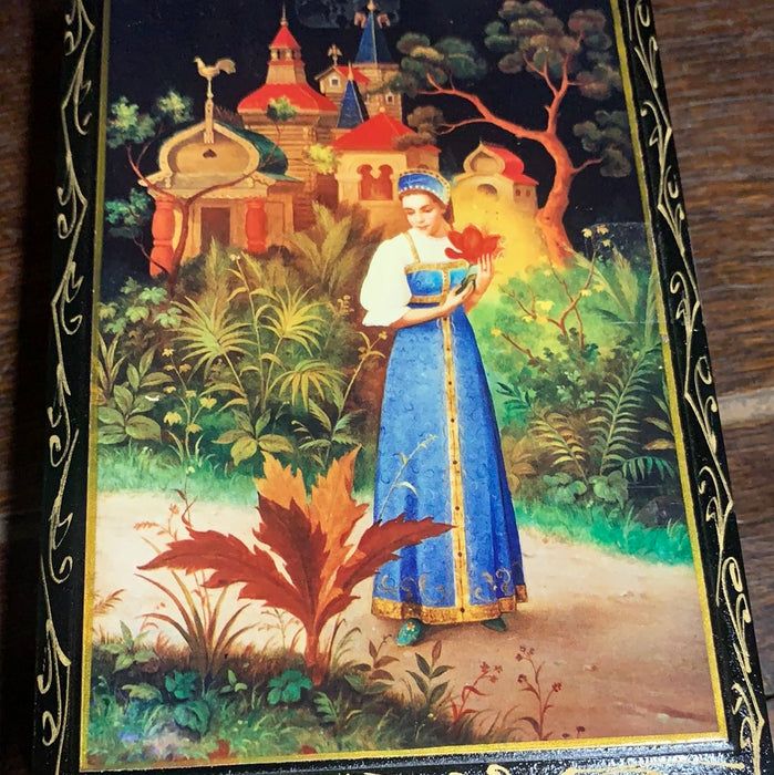 SMALL LIDDED BOX WITH GIRL ON LID