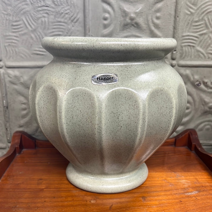 SPECKLED SAGE GREEN HAEGER POTTERY PLANTER