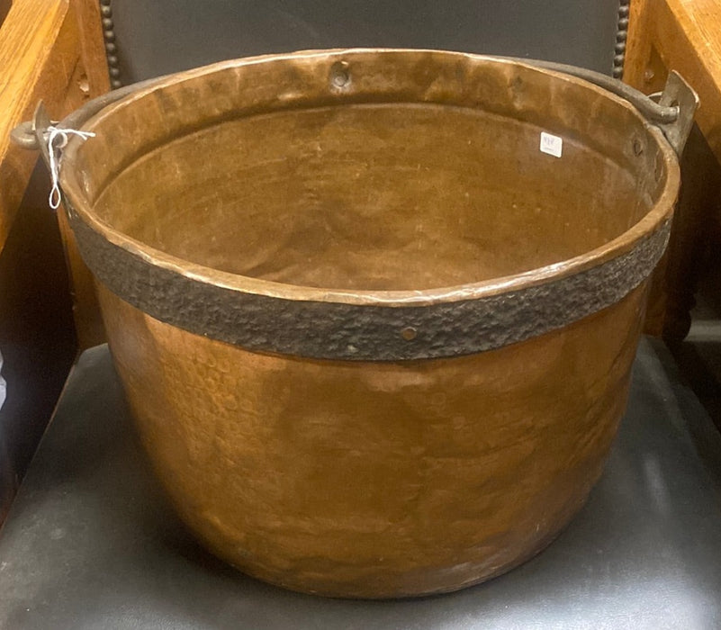 LARGE IRON BAND HAMMERED COPPER POT