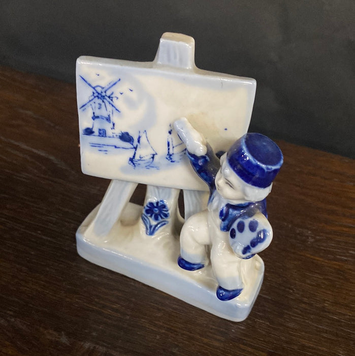 DELFT PAINTER FIGURINE