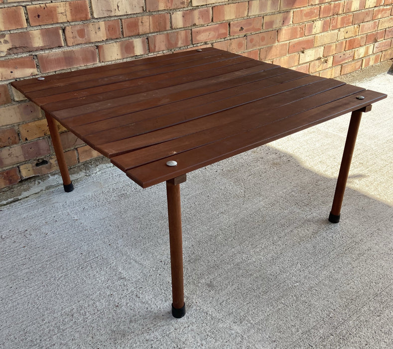 COLLAPSABLE LOW PICNIC TABLE IN CANVAS BAG