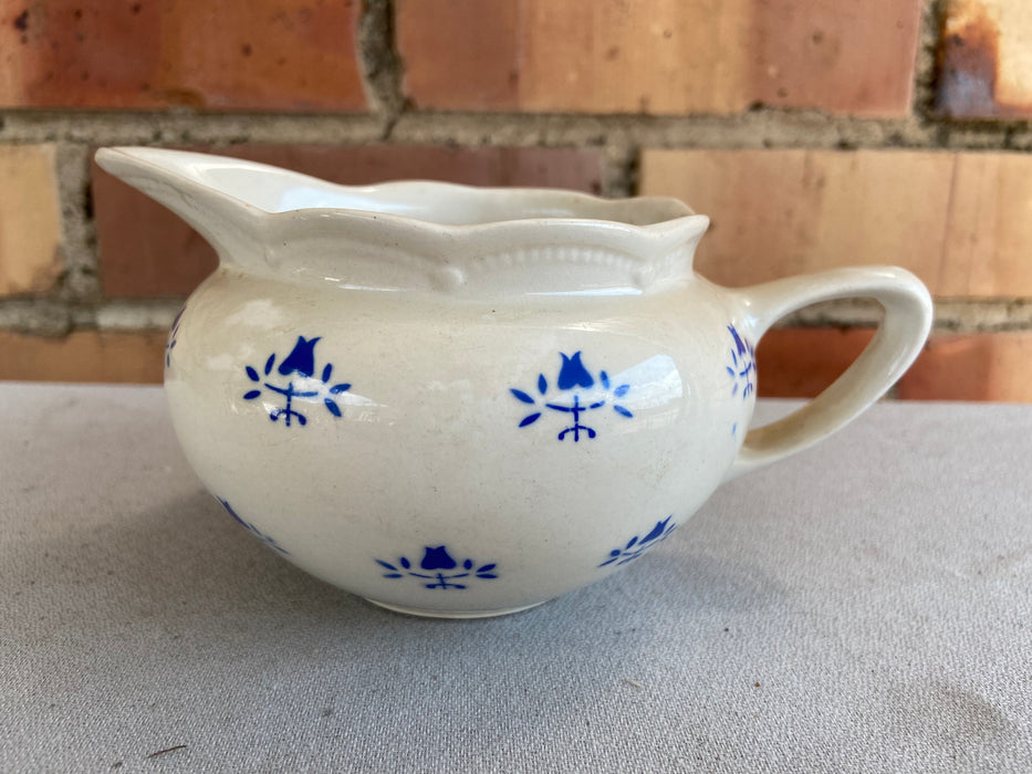 BLUE AND WHITE BACH CREAMER