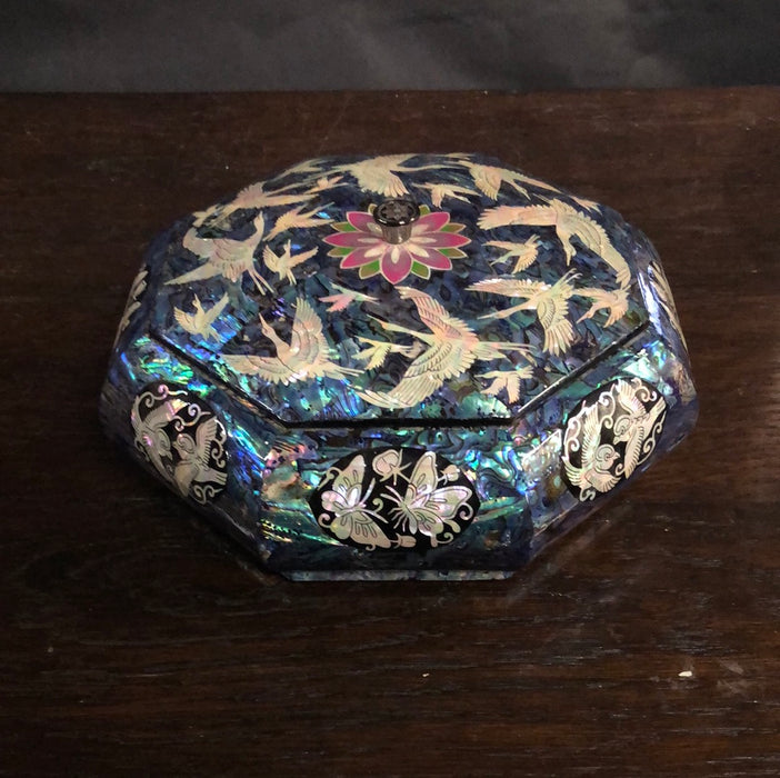COLORFUL ACRYLIC SHAPED BOX