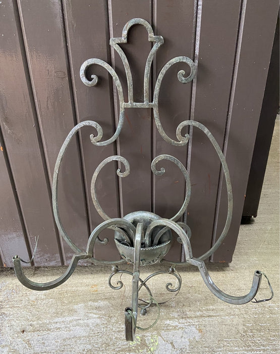 SCROLLY IRON 3-ARM SCONCE