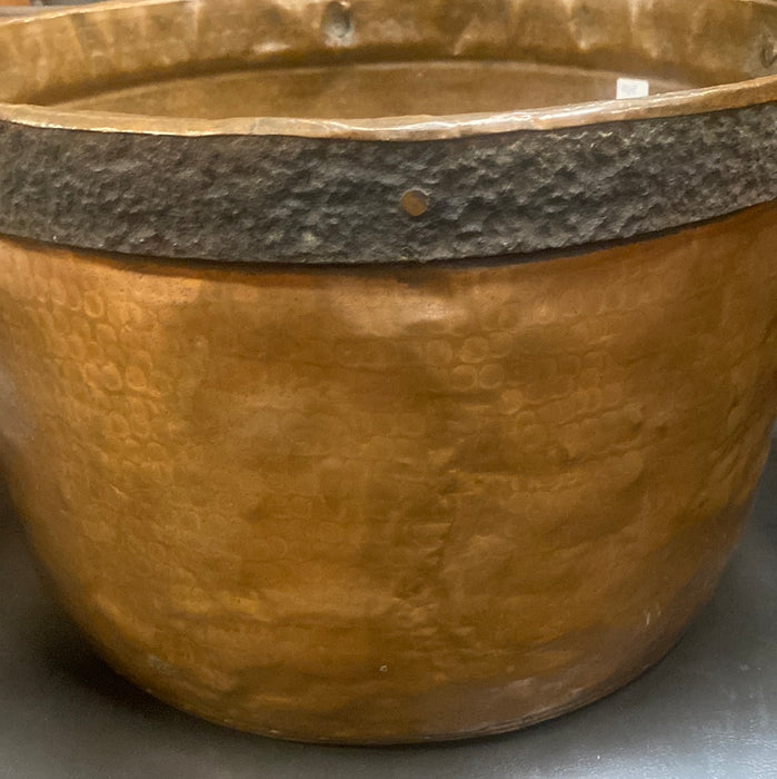 LARGE IRON BAND HAMMERED COPPER POT