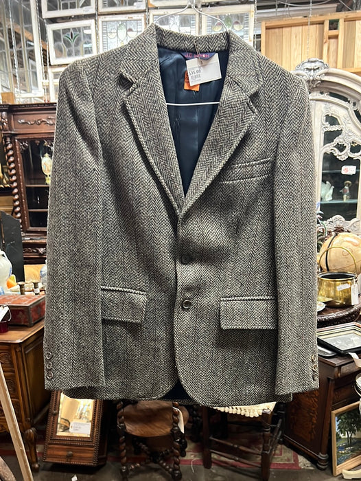 GRAY HERRINGBONE BLAZER WITH TAN AND BURGUNDY UNDERTONES