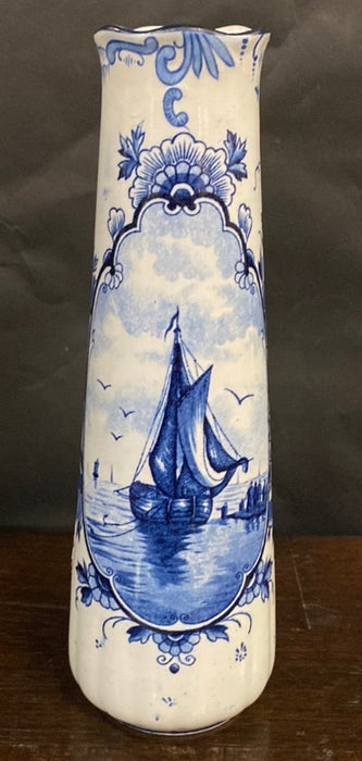 TAPERED DELFT VASE WITH SHIP