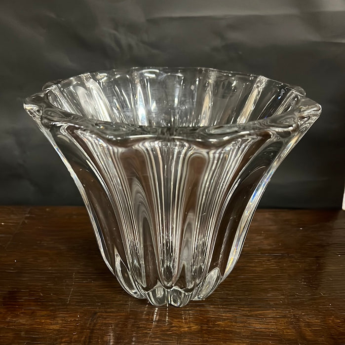 LARGE CLEAR ART GLASS VASE WITH FLARED MOUTH