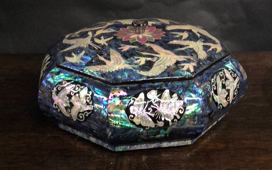 COLORFUL ACRYLIC SHAPED BOX