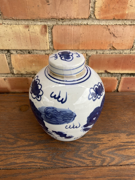 CHINESE BLUE AND WHITE GINGER JAR