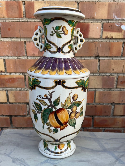 COLORFUL CHINESE VASE WITH FRUIT