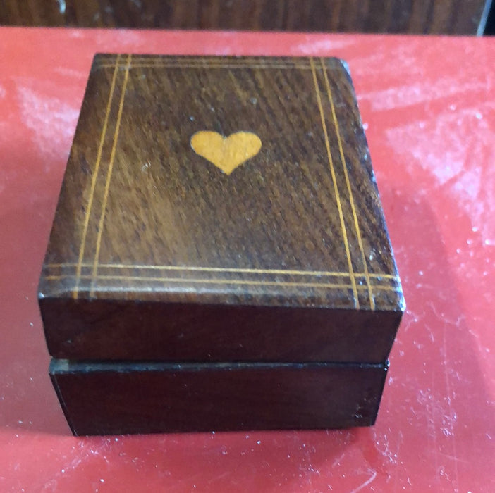 SMALL ROSEWOOD HEART BOX