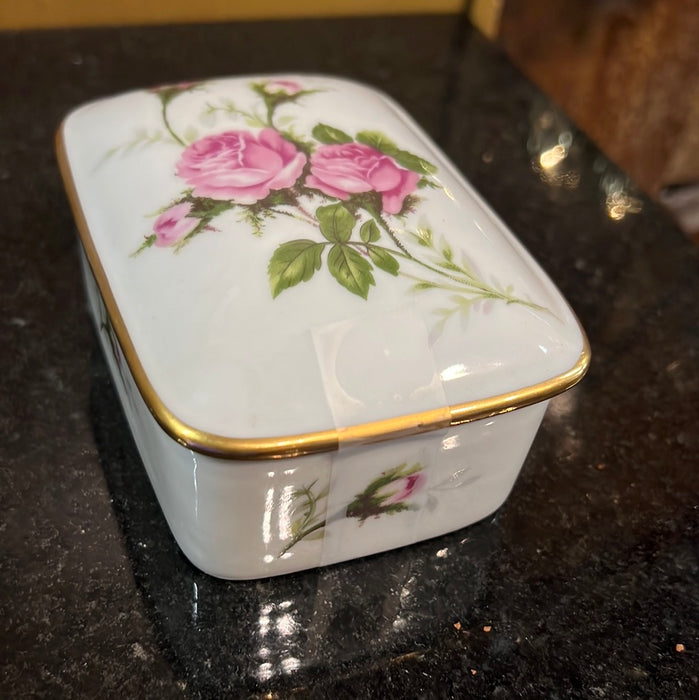 SMALL PORCELAIN ROSES LIMOGE BOX