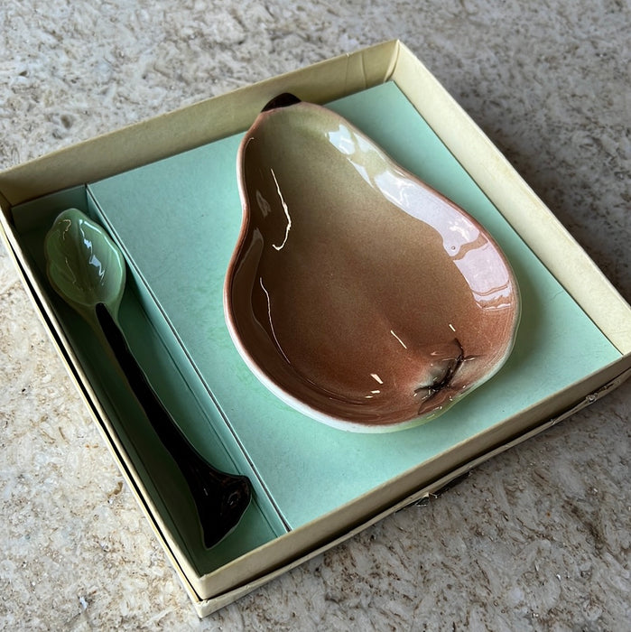 CARLTON WARE PEAR DISH AND SPOON SET IN BOX