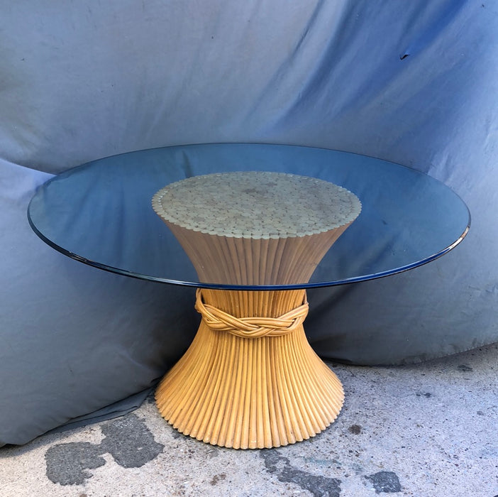 ROUND GLASS TOP VINTAGE WHEAT PEDESTAL DINING TABLE WITH 4 CHAIRS