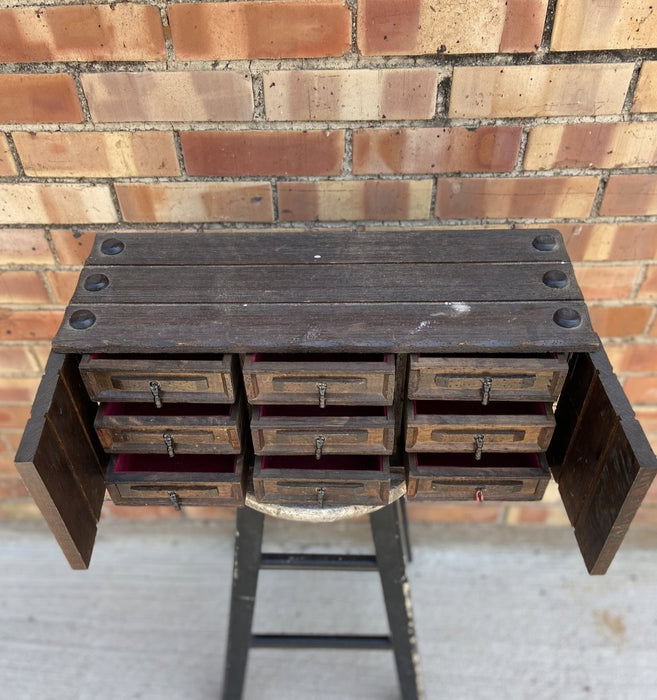 VINTAGE RUSTIC WOOD JEWELRY BOX