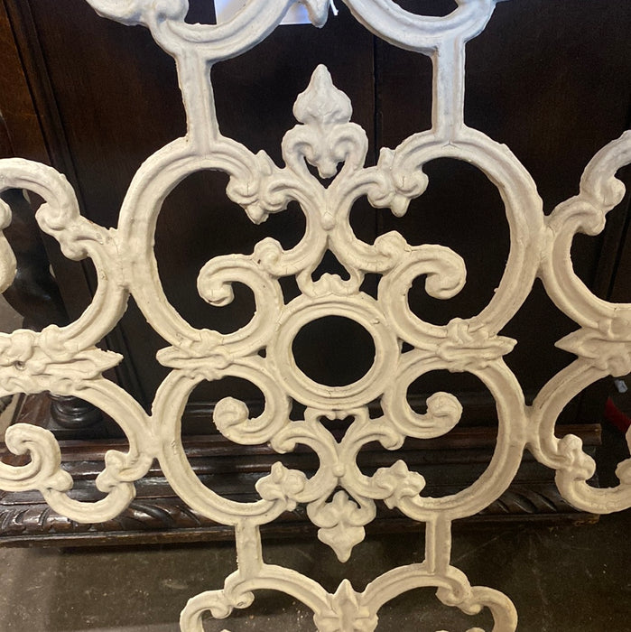 ORNATE WHITE PAINTED CAST ALUMINIUM WALL PLAQUE