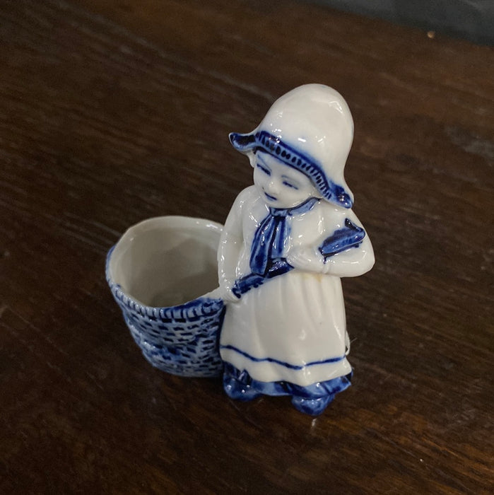 DELFT GIRL WITH BASKET FIGURINE