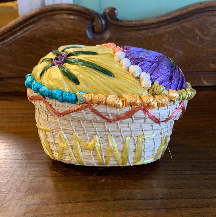 SMALL COLORFUL LIDDED BASKET