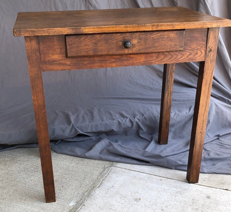 SMALL OAK SIDE TABLE WITH DRAWER